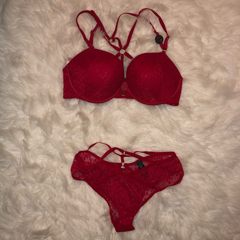 Red VS bombshell bra and lace cheekster underwear
